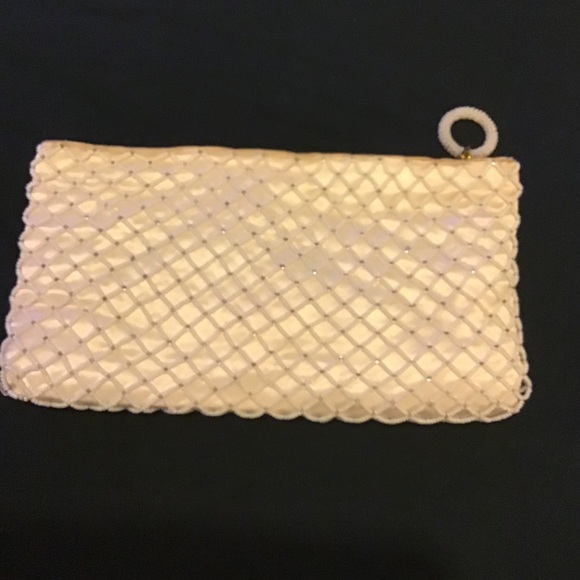 Handbags - Richere  1960’s hand beaded pearl clutch